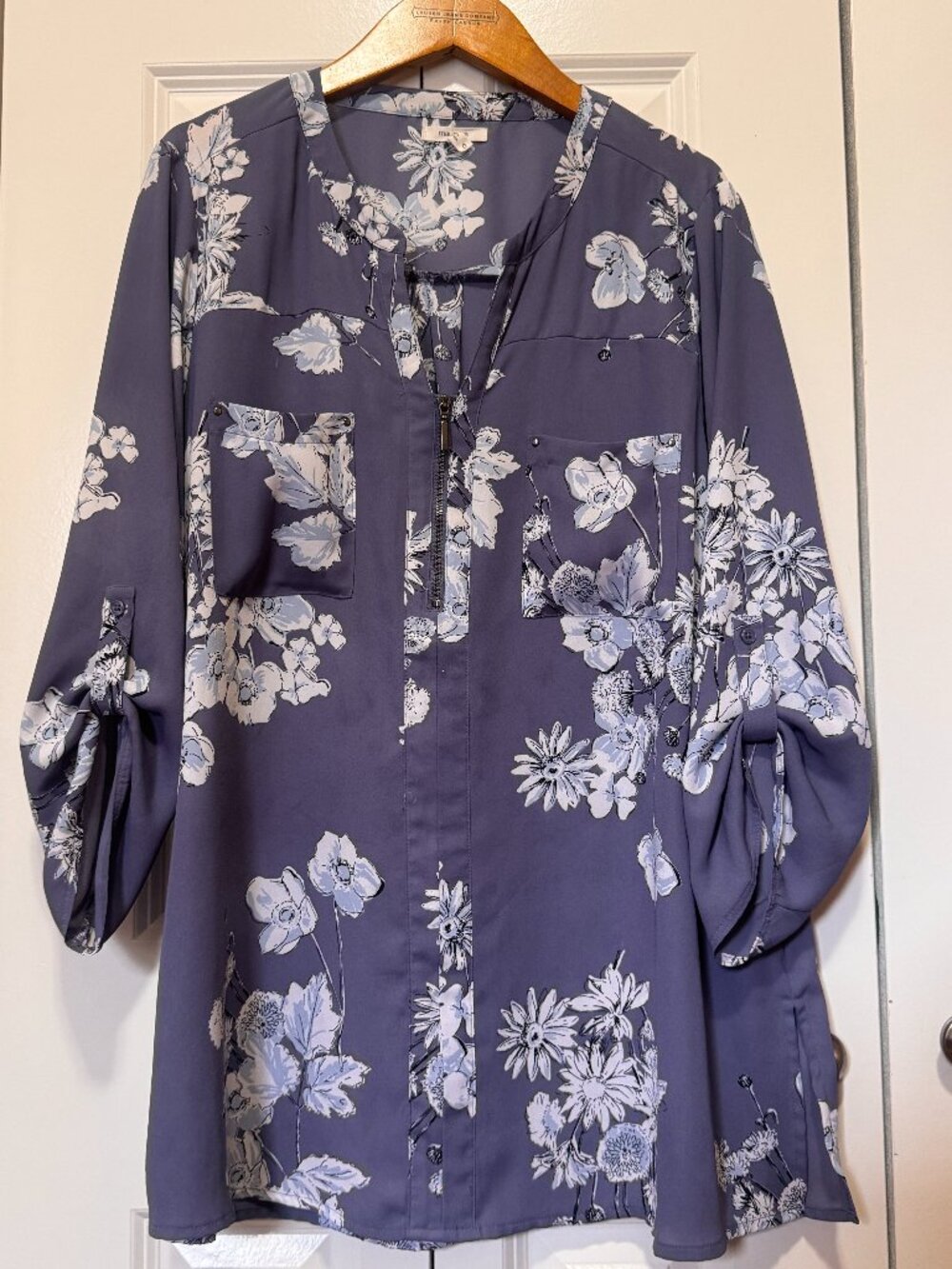 Maurices Floral Zip Front Roll Tab Blouse Women's Size 0 Blue Gray Long Sleeve